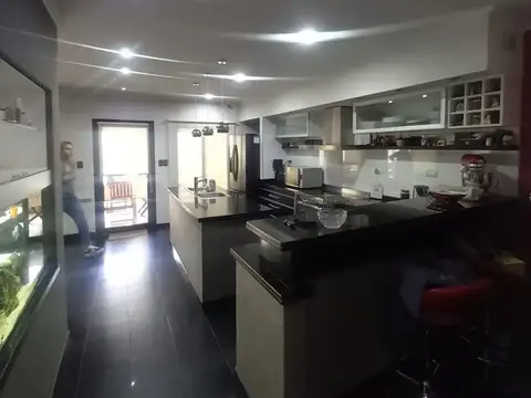 VENTA CHALET  4 AMBIENTES, M. MORENO 700 MORON