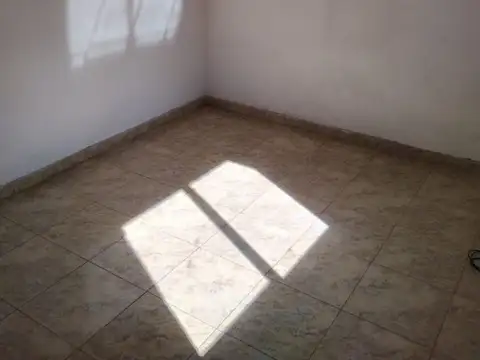 Departamento en Alquiler en Coronel Dorrego, $ 450.000