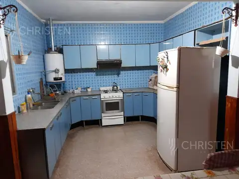 Casa 5 ambientes con 2 baños