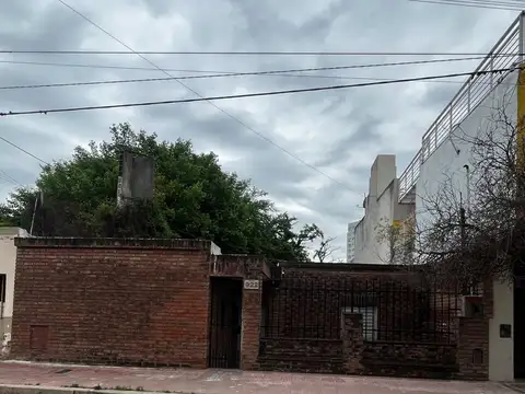 Venta casa , a refaccionar ,barrio guemes