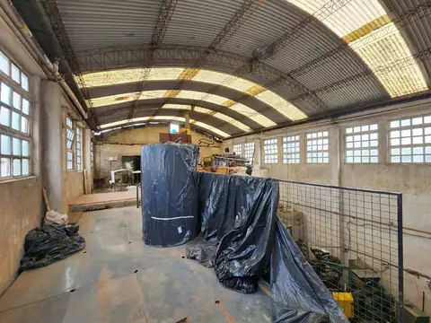 Galpon en Venta 32  mts Fondo