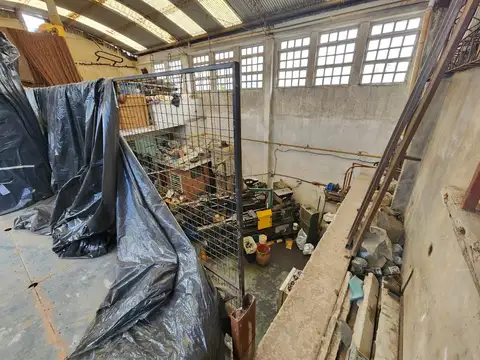 Galpón con techo de Chapa y Parabolico en 2 plantas 530 m² Cub. - Lomas Del Mirador