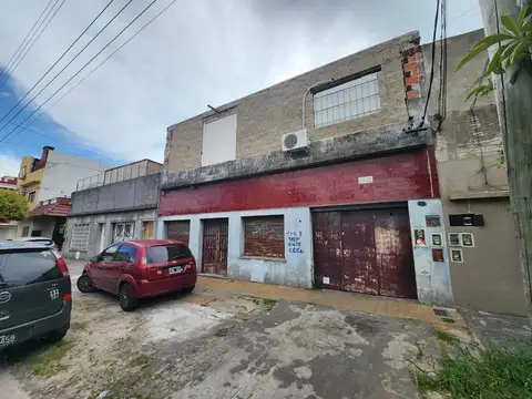 Galpón con techo de Chapa y Parabolico en 2 plantas 530 m² Cub. - Lomas Del Mirador