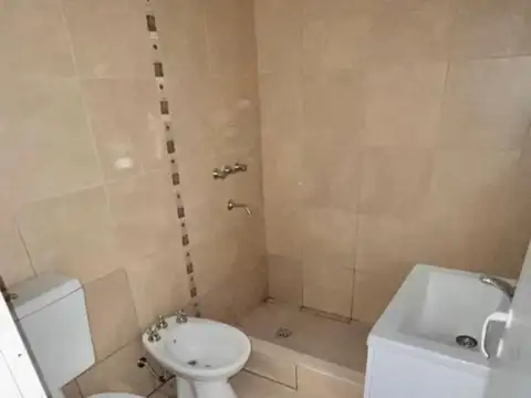 España e/ Cesar H. Malnatti y San Lorenzo