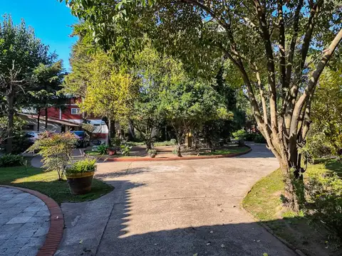 complejo recreativo con cabañas, salones para eventos y más de 1 hectárea