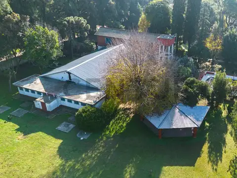 complejo recreativo con cabañas, salones para eventos y más de 1 hectárea