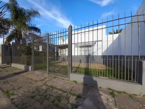 2 casas a nuevas sobre espectacular lote 