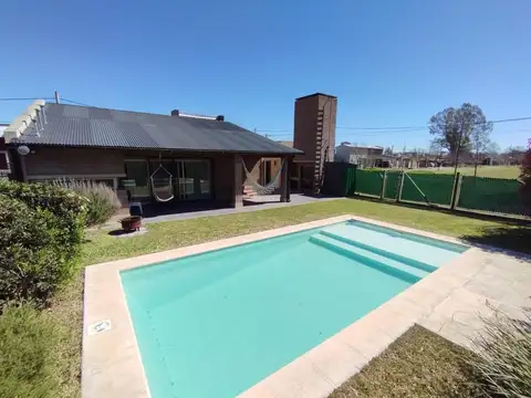 Casa 2 ambientes con 2 baños