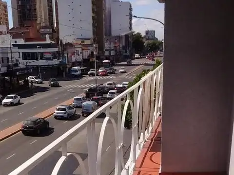 Departamento 2 ambientes amplios con balcón - Martinez