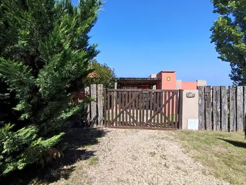 Casa 2 ambientes con 2 baños