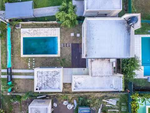 Casa 6 ambientes con 2 baños