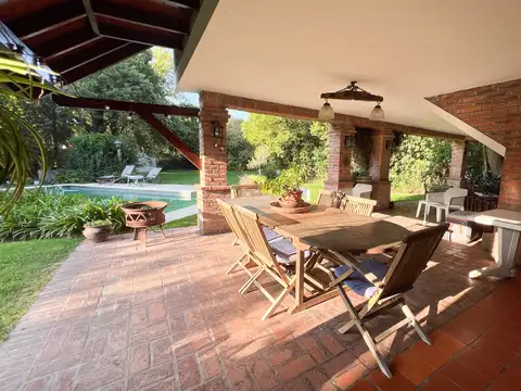 Casa en Venta con 2 cocheras