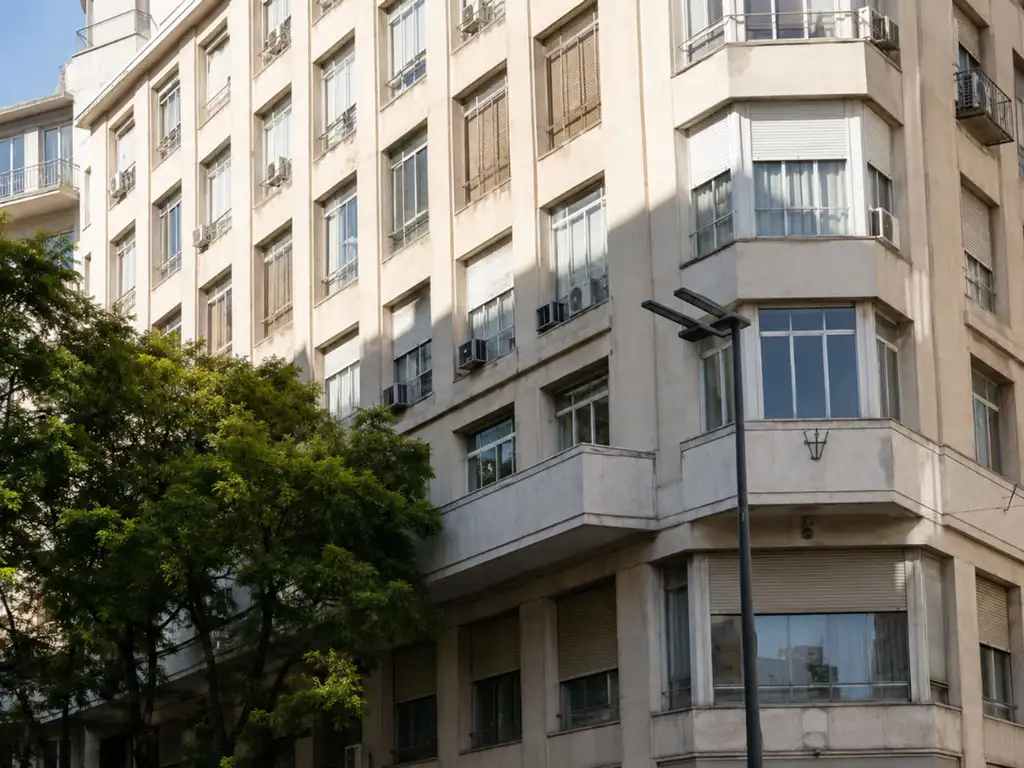 Avenida Presidente Roque Sáenz Peña 900