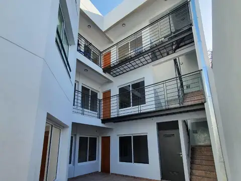 Venta complejo de 7 departamentos.