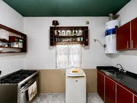 Casa 7 ambientes con 2 baños