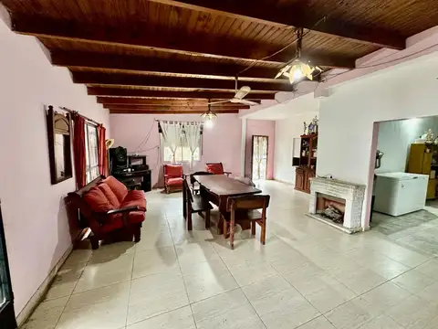 VENTA CASA 7 AMB.C/JARDÍN,LOTE PROP.LOMAS DE ZAMOR