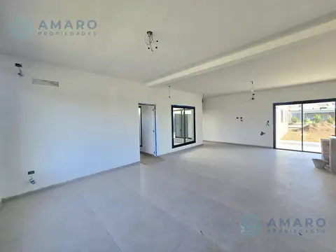 VENTA · CASA · 3 DORMITORIOS · OFICINA  · PISCINA  · DON MATEO