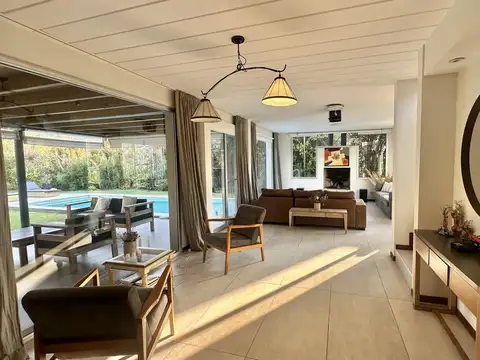 Casa 4 ambientes con 3 baños