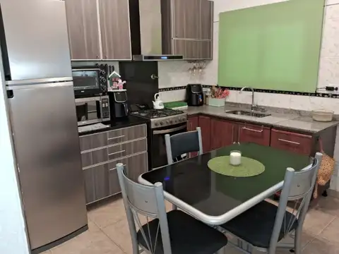 impecable triplex con cochera, patio y excelente ubicacion!