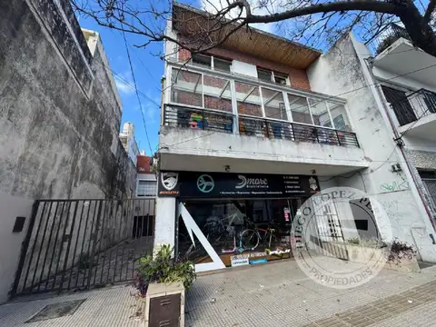 Depósito con Salón en Villa Martelli