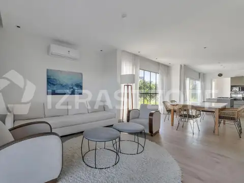 Casa en Alquiler Temporal con 2 cocheras