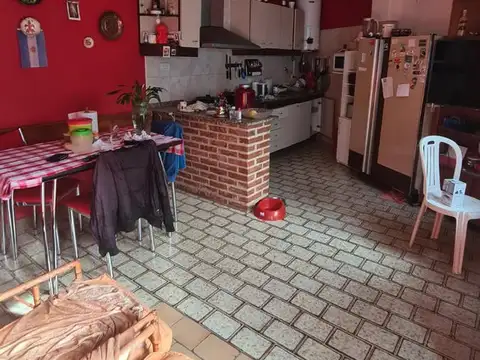 Casa 4 ambientes con 1 baño