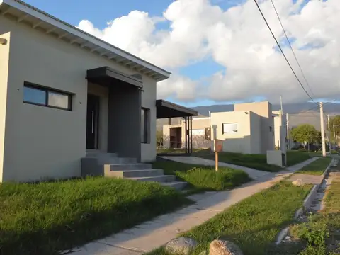 Casa 3 ambientes con 2 baños