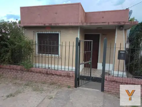 Casa en venta - 2 Dormitorios 1 Baño 1 Cochera - 450Mts2 - Fray Bentos