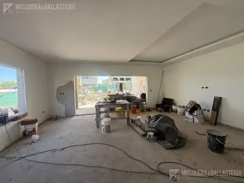 Casa 4 ambientes con 2 baños