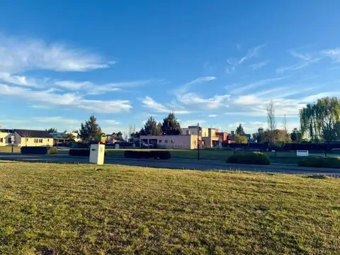 Lote a La Laguna en Barrio Privado Club de Campo Santa Rita