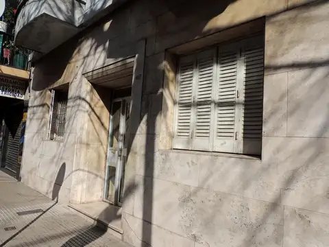 Venta departamento 2 ambientes en Planta Baja al frente con patio, San Cristobal. E-FURIO.