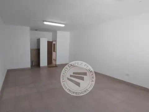 Oficina Amplia y luminosa al contrafrente
