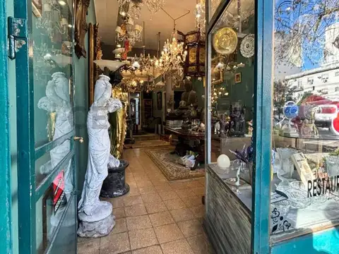 Av Gaona 1600, Piso 0