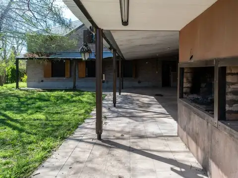 Casa en Venta con 2 cocheras