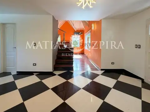 Casa en Venta con 2 cocheras