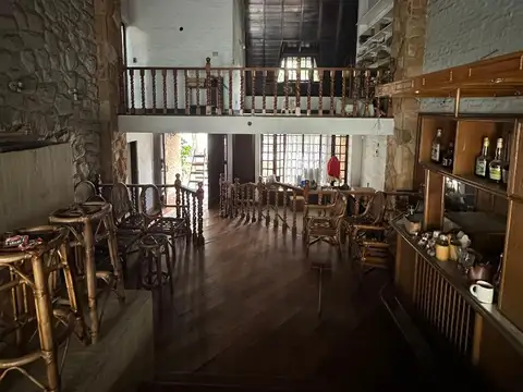 Casa 6 ambientes con 4 baños