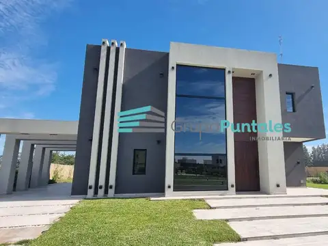 Casa en Barrio Lagos de Canning con excelentes detalles de terminación y piscina