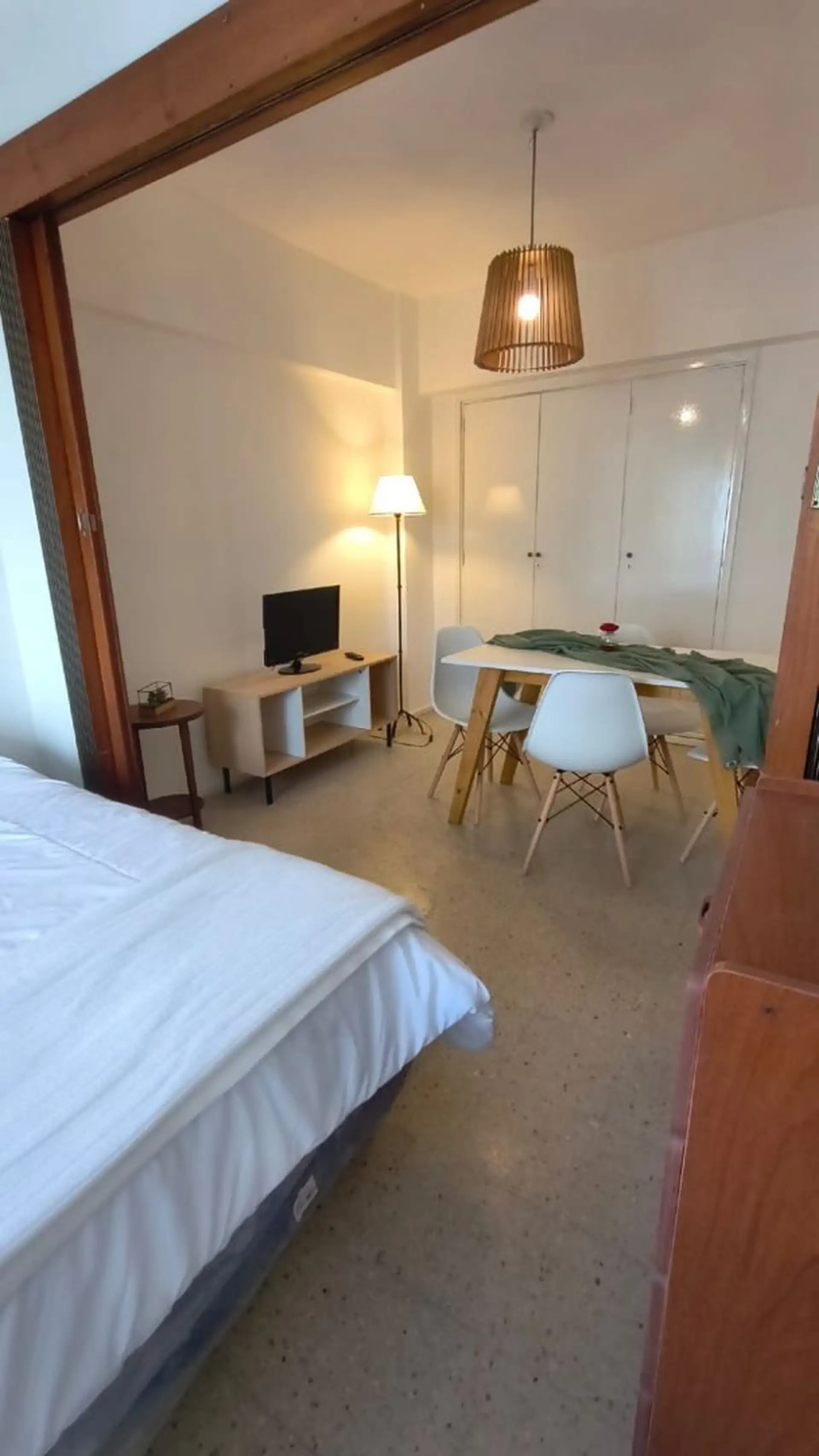Depto 1 amb, 30m² con balcón — Zona Guemes