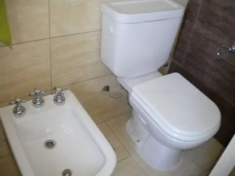 Vendemos departamento 2 dormitorios mas cochera Camba Cua