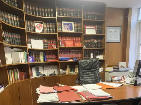 Excelente piso de oficina - Tribunales