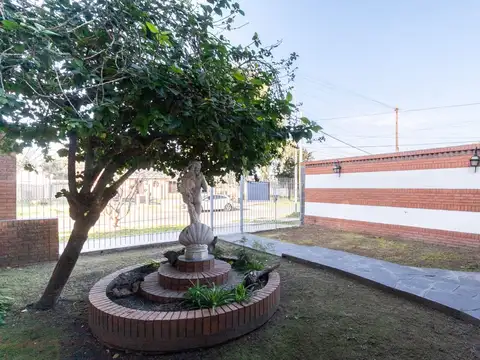 CASA EN VENTA LANUS 4 AMBIENTES PARQUE