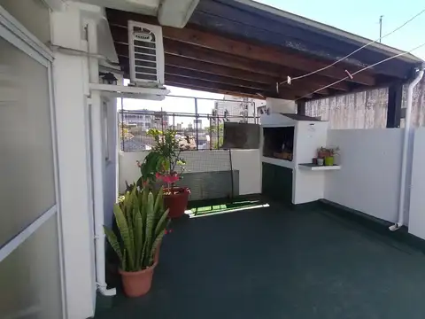 Depto Tipo Casa en Venta en Villa del Parque, USD 115.000