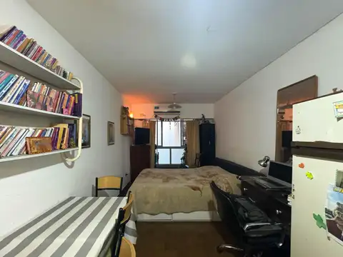 Monoambiente al frente con balcón, vista despejada, ideal renta 