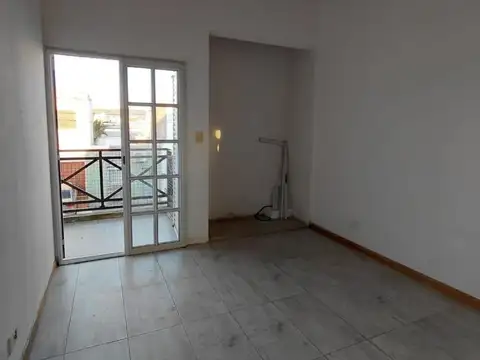 Alquilo depto de 2 dormitorios en Las Heras y Garibaldi