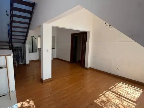 Depto Tipo Casa 5 ambientes con 2 baños