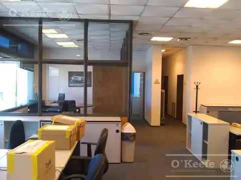 Oficina 5 ambientes con 13 baños