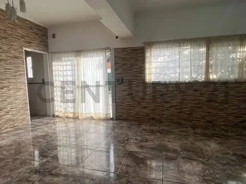 Casa en Alquiler con 1 cochera