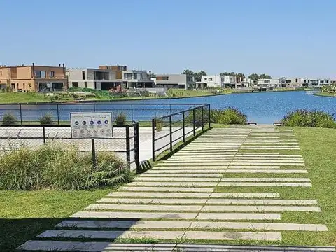 Lote al agua en Carpinchos