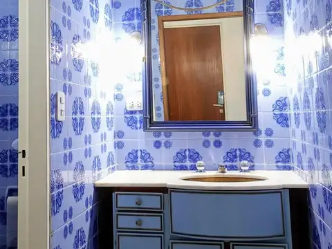 Venta departamento en PB de tres dormitorios, patio y terraza exclusiva.