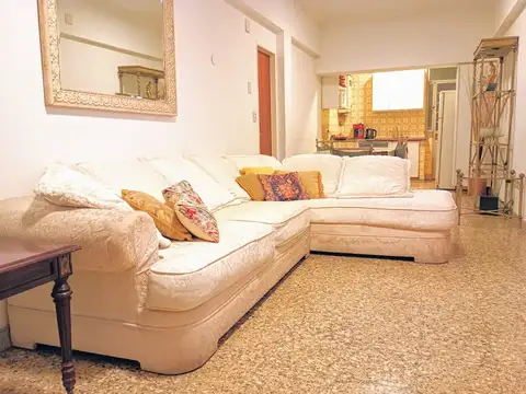 Venta departamento en PB de tres dormitorios, patio y terraza exclusiva.